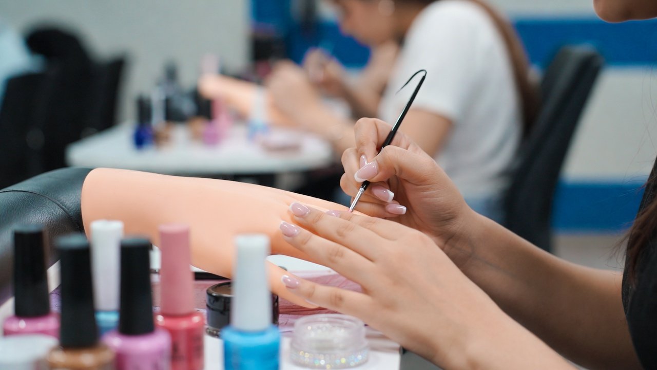 รวมที่เรียนทำเล็บในกรุงเทพ — ฟรีก็มี เปิดร้านก็ได้